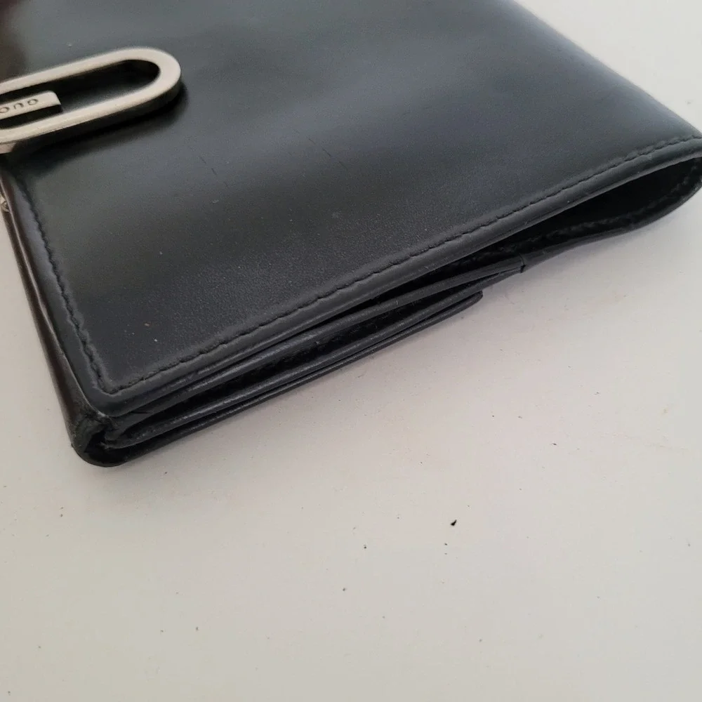 Gucci Vintage Black Leather Bifold Wallet G Logo Buckle Silver Hardware Italy
